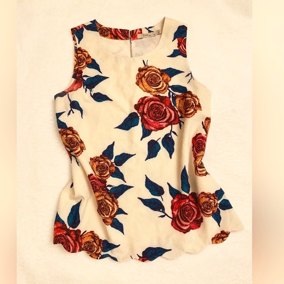 Darling Tops - 🌹DARLING Rose Scalloped Top XS